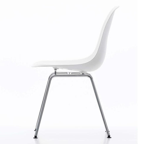 Cadeira Eames em Plástico DSX / Base Cromada